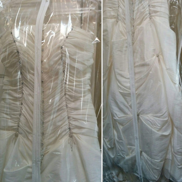 New ivory wedding dress - Picture 10 of 16